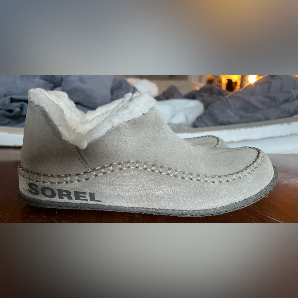 Men’s size 7 sorel slippers